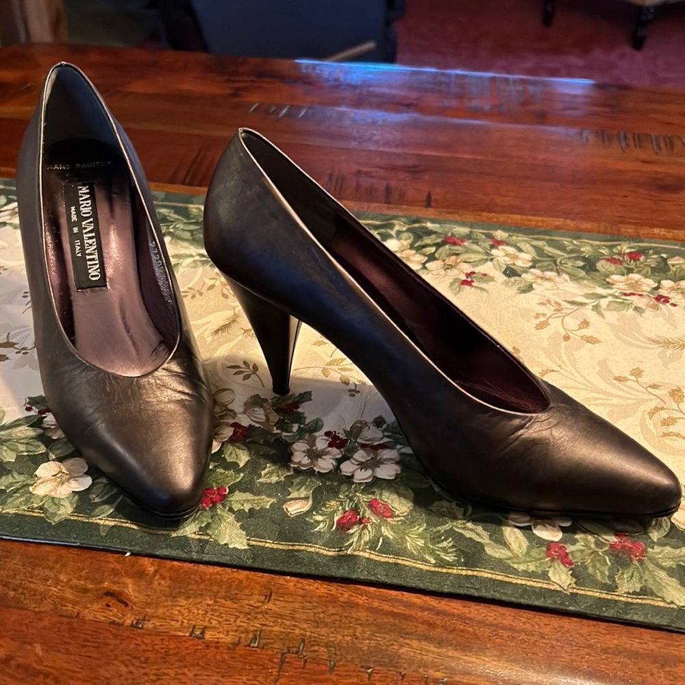 Mario Valentino (made in Italy) bronze color. Size 7.